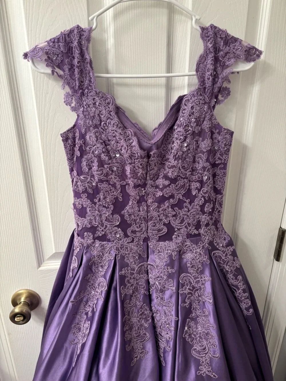 JJs House Lavender Lace Appliqué V-Neck Tulle Ball Gown - Picture 4 of 7